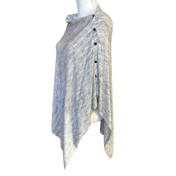 Talbots Gray Side Shoulder Snap Pullover Poncho Sweater Asymmetrical Hem Sz M/L - Picture 2 of 9